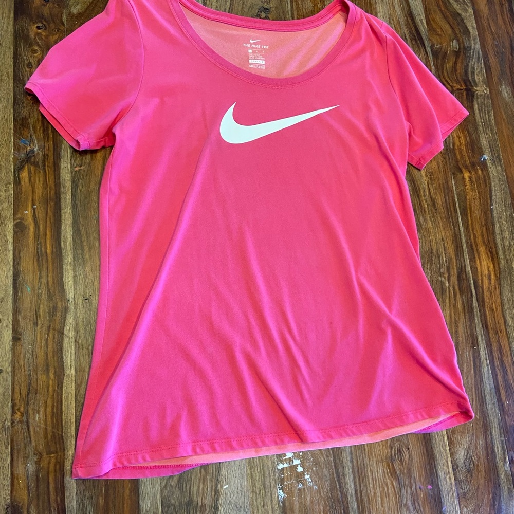 Nike Women's Bright Pink Short Sleeve Tee